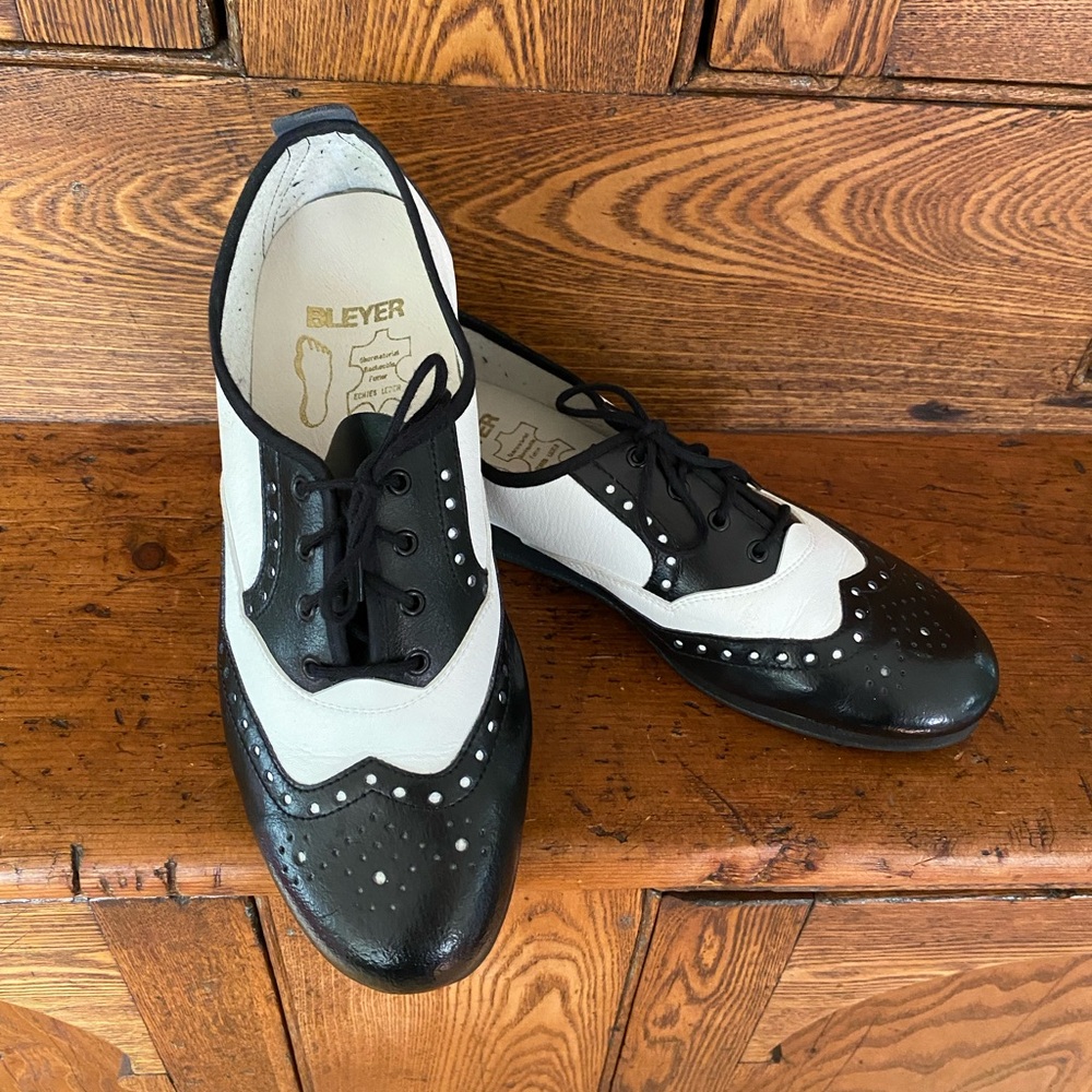Bleyer dance shoes 41 40 7 7.5 M 8.5 9 W black white spectator padded insole